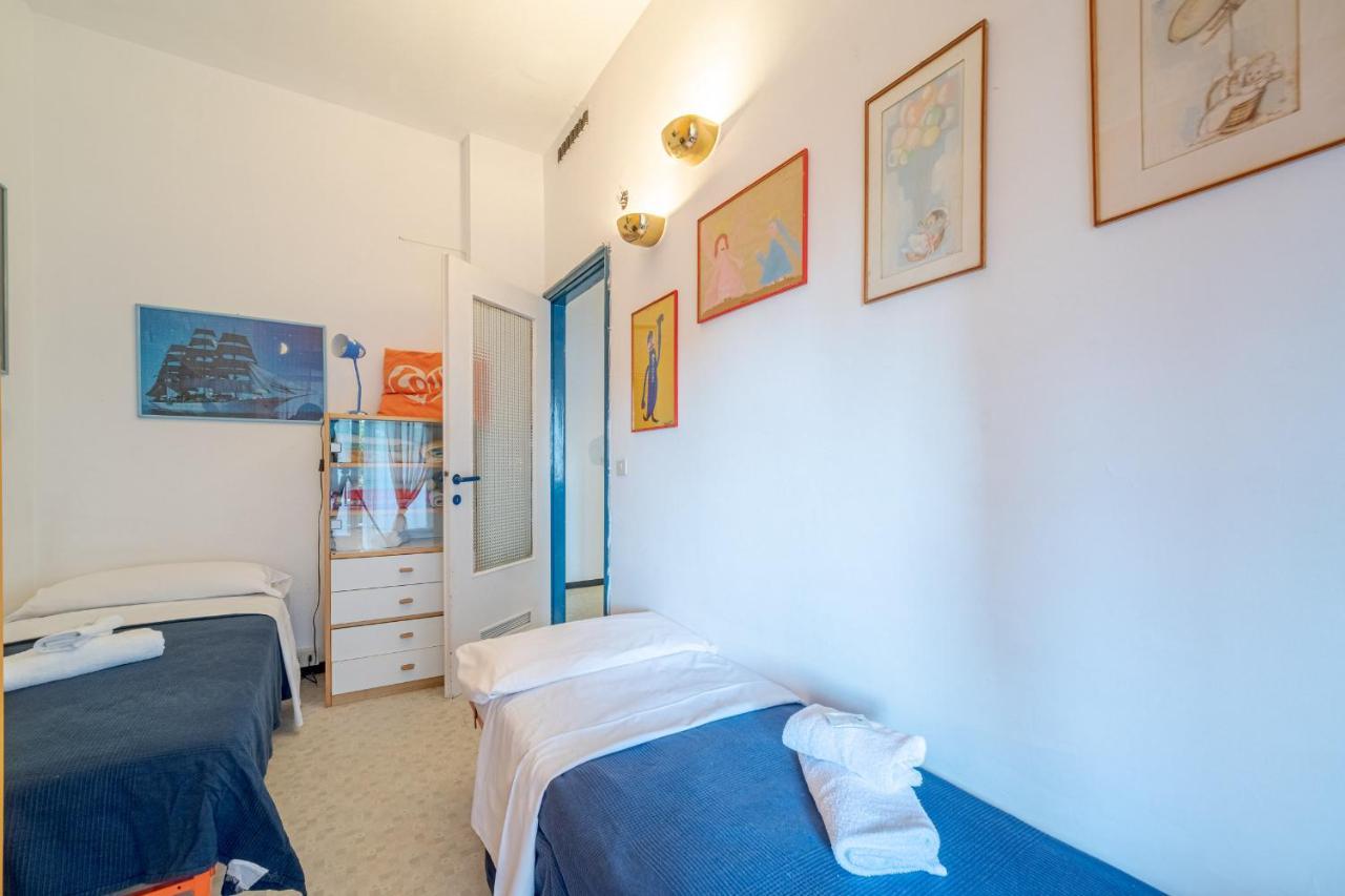 Into The Blue Seaside Flat *