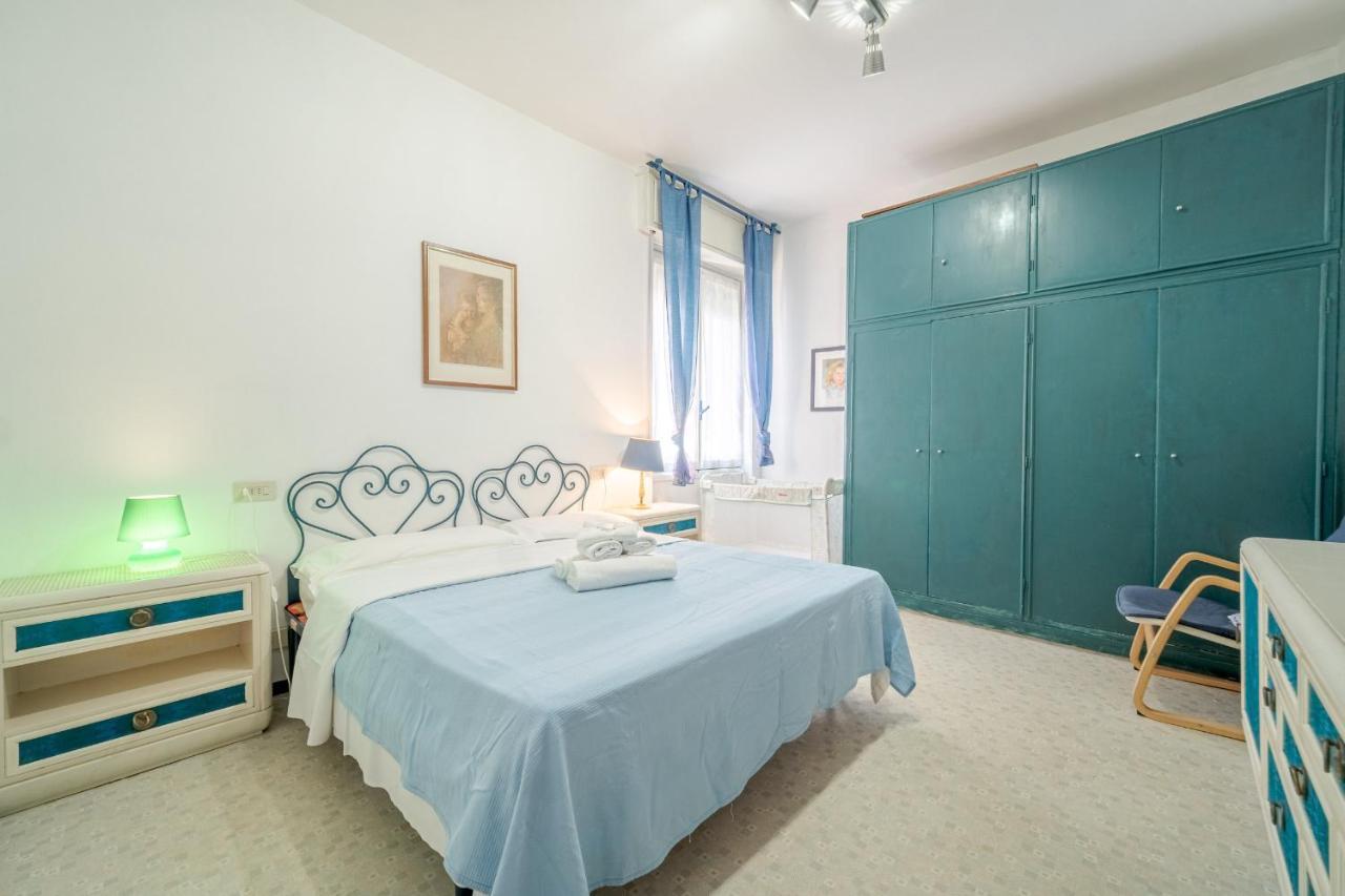 Into The Blue Seaside Flat